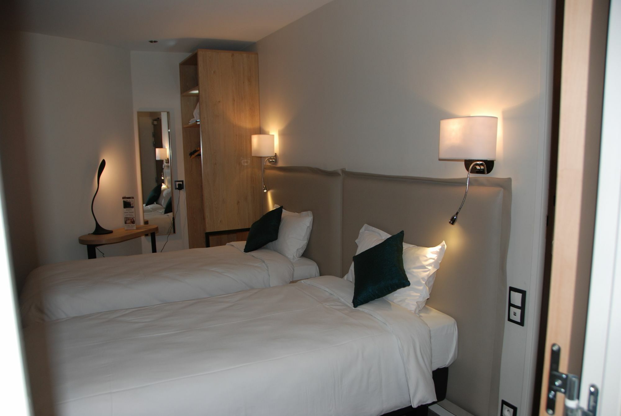 Courcelles Mederic Hotel Párizs Kültér fotó